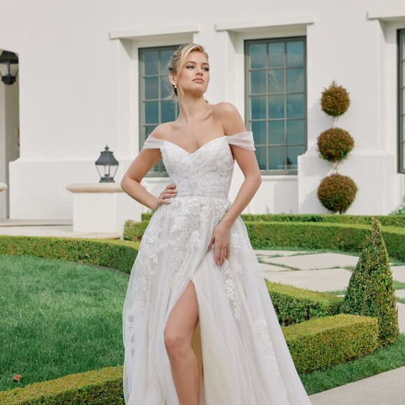 New Off The Shoulder White Bridal Gown w/ Floral Lace & Layered Skirt NX JE953 - Picture 7 of 11